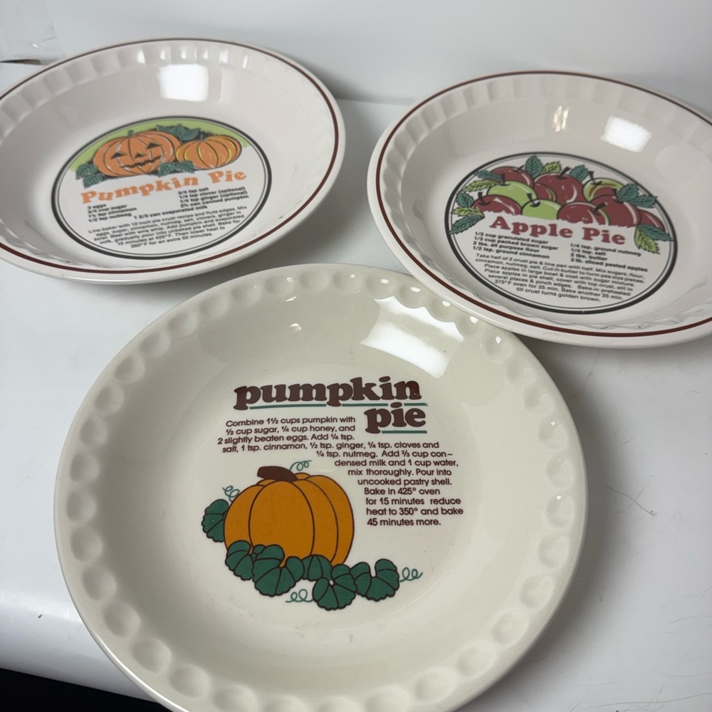 Bundle of 3 vintage pie dishes.